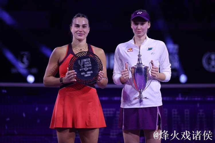 WTA年终总决赛：莱巴金娜连胜两场 率先锁定半决赛席位